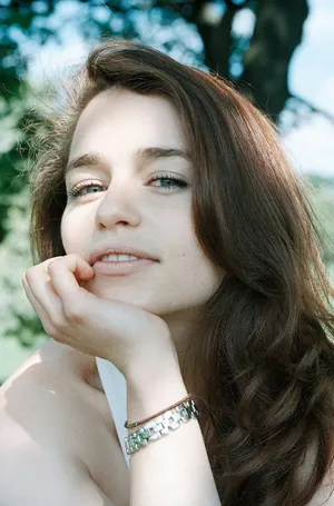 艾米莉亚·克拉克Emilia Clarke黑白时尚大片写真