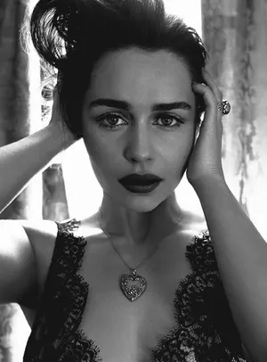 艾米莉亚·克拉克Emilia Clanke性感写真图片_2