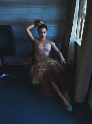 艾米莉亚·克拉克Emilia Clanke性感写真图片_4