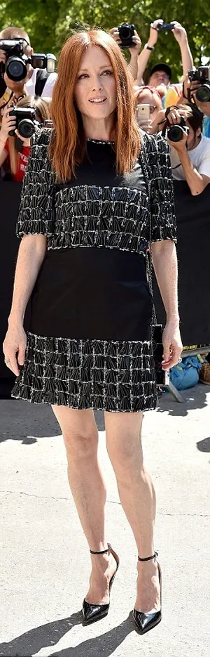 朱丽安·摩尔出席CHANEL 2017秋冬高定大秀现场图片