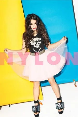 Vanessa Hudgens凡妮莎哈金斯《Nylon》杂志封面写真_2