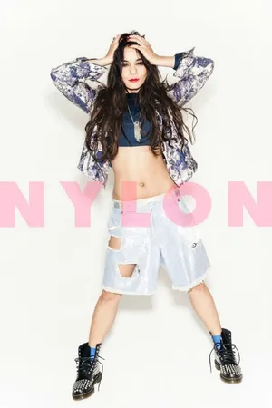 Vanessa Hudgens凡妮莎哈金斯《Nylon》杂志封面写真_5
