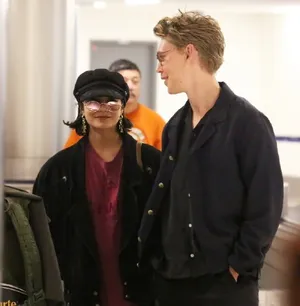 Vanessa Hudgens凡妮莎哈金斯机场和男友机场图片