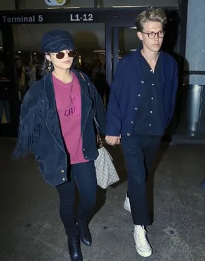 Vanessa Hudgens凡妮莎哈金斯机场和男友机场图片_7