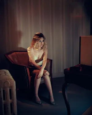 欧美女演员达科塔·范宁暗黑系写真高清图片_9