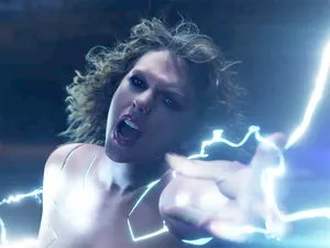泰勒·斯威夫特《Ready For It》MV剧照图片_8