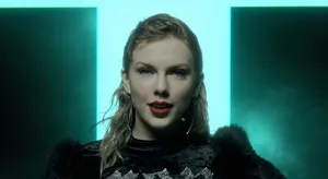 泰勒·斯威夫特最新单曲《Look What You Made Me Do》官方MV剧照_8
