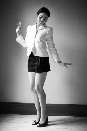 瓦妮莎·哈金斯黑白居家写真高清图片_5