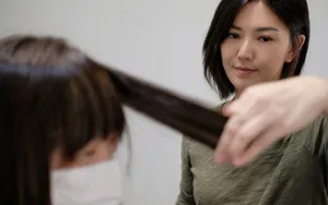 孙燕姿变身Tony老师剪头发美照图片_1