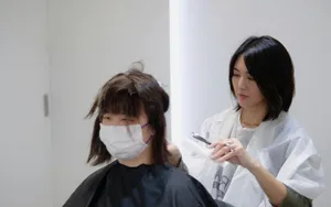 孙燕姿变身Tony老师剪头发美照图片_5