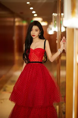 李紫婷复古红唇美艳写真图片