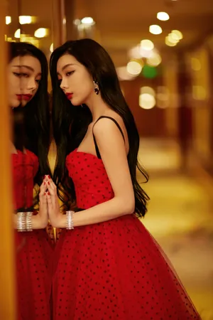 李紫婷复古红唇美艳写真图片_3