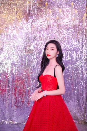 李紫婷复古红唇美艳写真图片_7