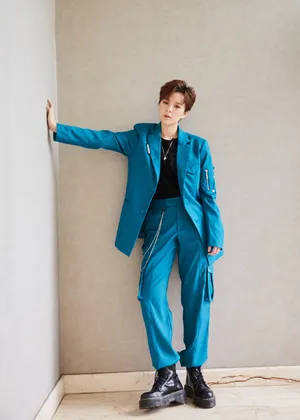 杨芸晴蓝色工装风西服写真图片_4