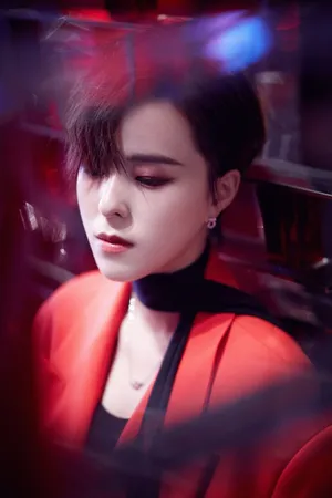 杨芸晴红色西装妩媚性感写真