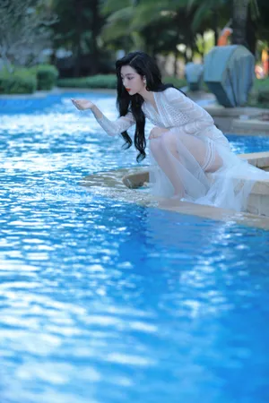 李紫婷透明镂空裙性感写真图片_3