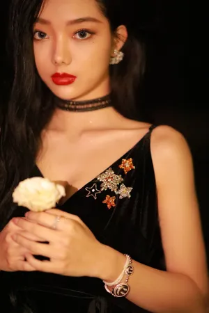 李紫婷黑裙性感高贵写真图片_1