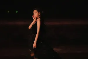 李紫婷黑裙性感高贵写真图片