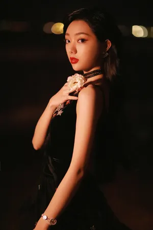 李紫婷黑裙性感高贵写真图片_6
