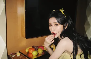 蔡卓宜抹胸裙性感俏皮自拍图片_1