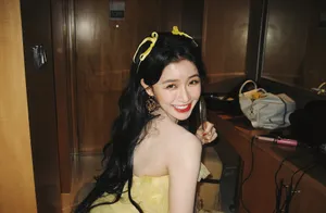 蔡卓宜抹胸裙性感俏皮自拍图片_3