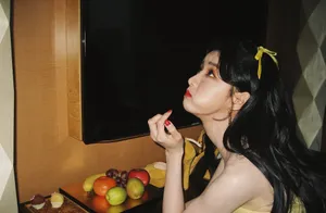 蔡卓宜抹胸裙性感俏皮自拍图片_6