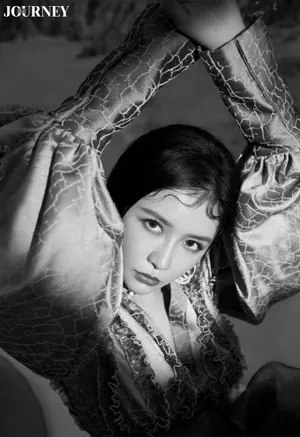 蔡卓宜紫色神秘大片写真图片_2