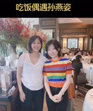 孙燕姿简约清新皮肤白嫩甜笑自拍图片_5