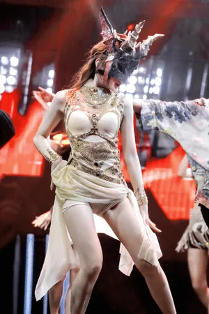李紫婷铠甲少女性感舞台照图片_3