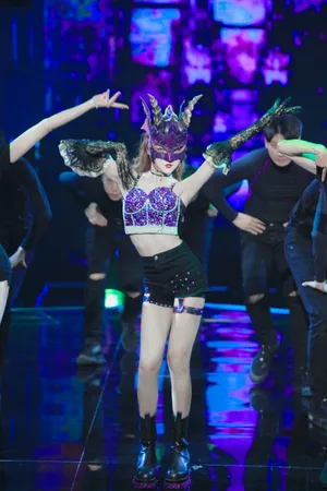 李紫婷铠甲少女性感舞台照图片_4