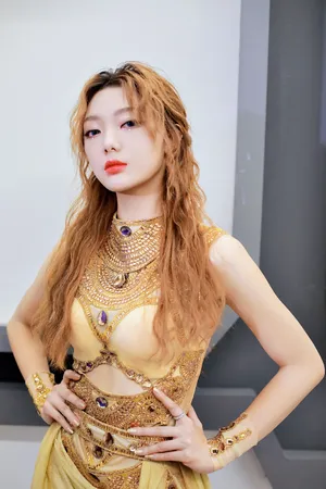 李紫婷铠甲少女性感舞台照图片_7