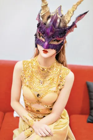 李紫婷铠甲少女性感舞台照图片_9