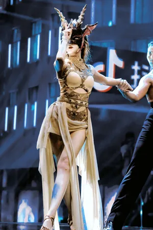 李紫婷铠甲少女性感舞台照图片_14