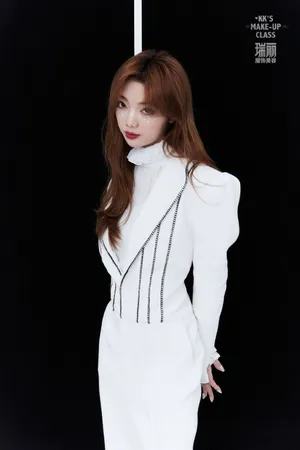 李紫婷闪耀妆性感写真图片_1