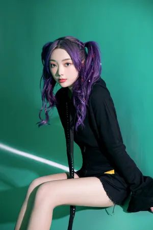李紫婷紫色双马尾性感写真图片