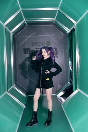 李紫婷紫色双马尾性感写真图片第1张