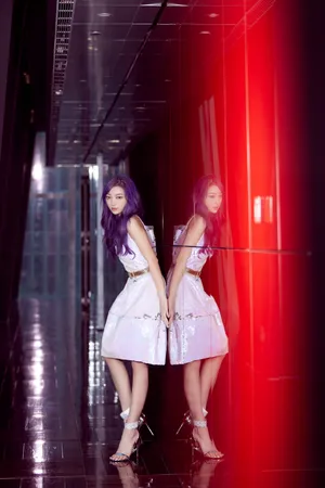 李紫婷紫发白裙性感写真图片_7