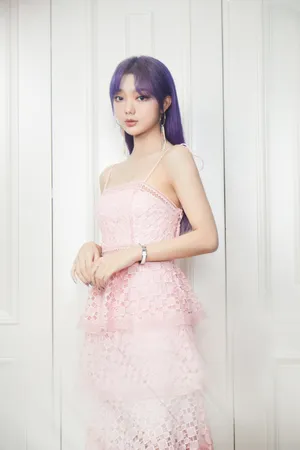 李紫婷吊带粉裙性感写真图片_3