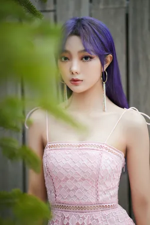 李紫婷吊带粉裙性感写真图片_7