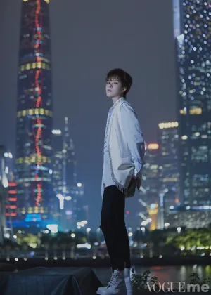杨芸晴生日会时尚写真图片