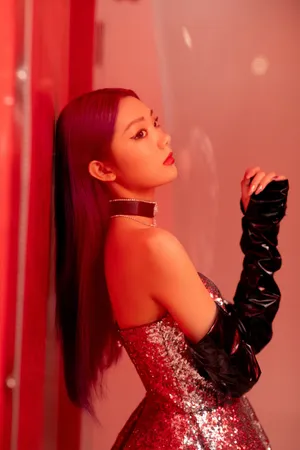 李紫婷抹胸裙性感撩人写真图片_4