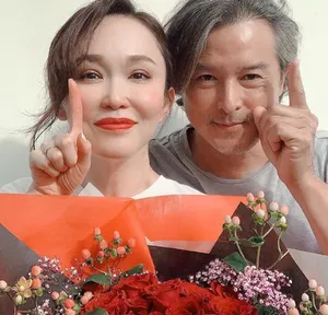 范文芳李铭顺甜蜜亲吻秀恩爱美照图片_2