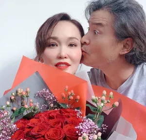范文芳李铭顺甜蜜亲吻秀恩爱美照图片_5
