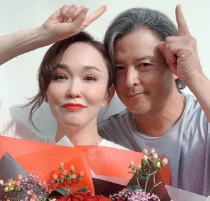 范文芳李铭顺甜蜜亲吻秀恩爱美照图片_6