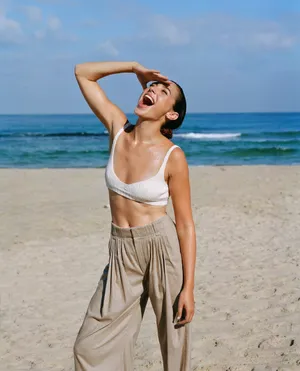 盖尔·加朵《名利场》性感海边大片写真图片_4