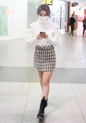 李紫婷格纹短裙美丽时髦机场照图片第1张