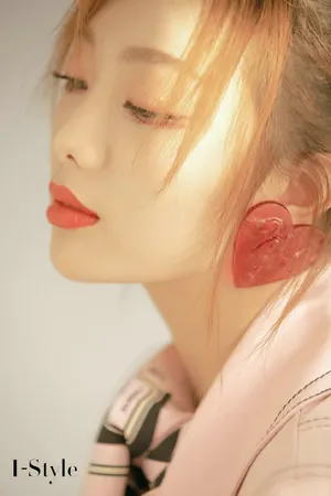 李紫婷粉色西装养眼写真图片_2