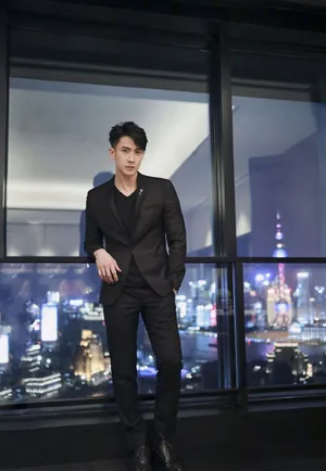 吴尊修身西服儒雅帅气写真_4