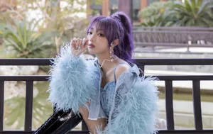 李紫婷紫发性感靓丽写真图片_3