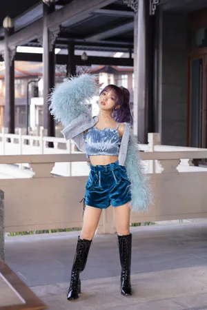 李紫婷紫发性感靓丽写真图片_6